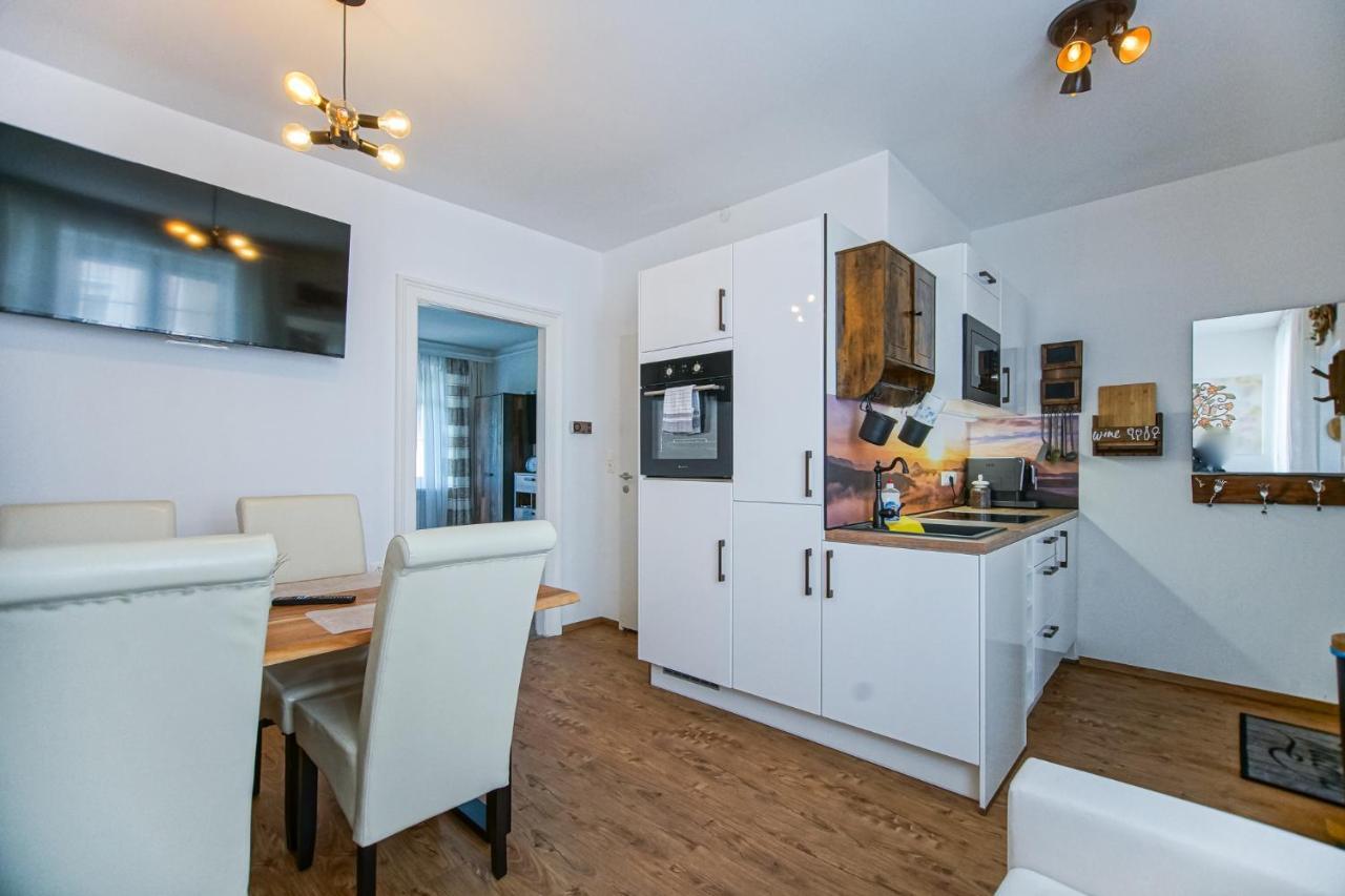 Auszeit Steiraland 7 Mit Ueberdachten Balkon Und Parkplatz 레오벤 외부 사진